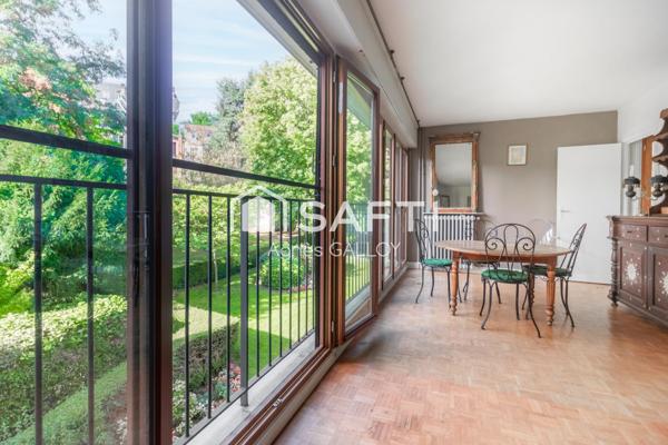 Emplacement privilégié proche des commerces et au calme