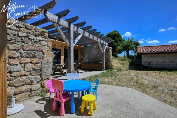 Ferme P7 en campagne à finir de rénover sur un ensemble de 2200 m² de parcelles vendre à THURINS (69)