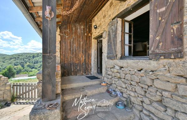 Ferme P7 en campagne à finir de rénover sur un ensemble de 2200 m² de parcelles vendre à THURINS (69)