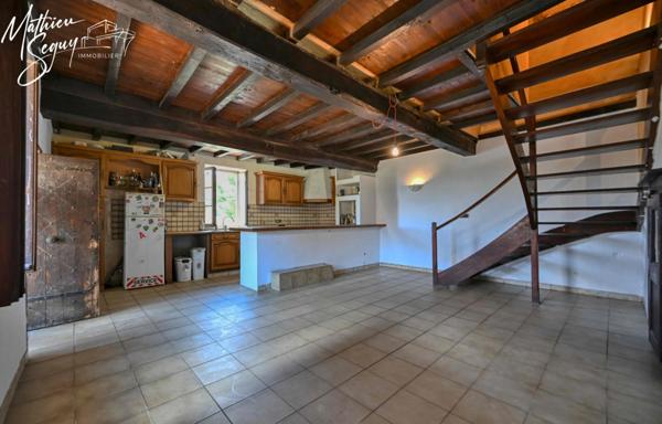 Ferme P7 en campagne à finir de rénover sur un ensemble de 2200 m² de parcelles vendre à THURINS (69)