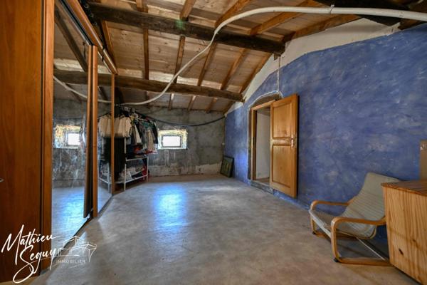 Ferme P7 en campagne à finir de rénover sur un ensemble de 2200 m² de parcelles vendre à THURINS (69)