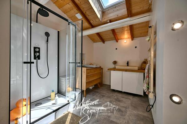 Ferme P7 en campagne à finir de rénover sur un ensemble de 2200 m² de parcelles vendre à THURINS (69)