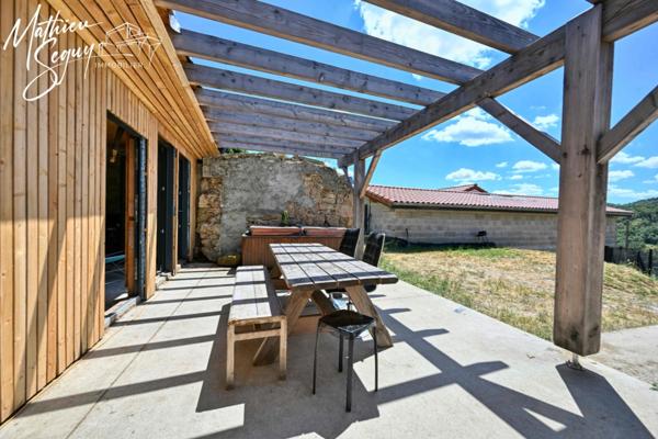 Ferme P7 en campagne à finir de rénover sur un ensemble de 2200 m² de parcelles vendre à THURINS (69)