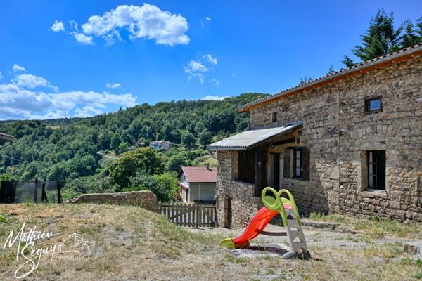 Ferme P7 en campagne à finir de rénover sur un ensemble de 2200 m² de parcelles vendre à THURINS (69)