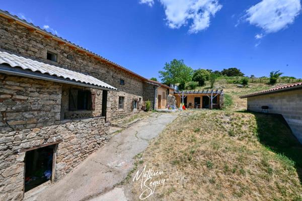 Ferme P7 en campagne à finir de rénover sur un ensemble de 2200 m² de parcelles vendre à THURINS (69)