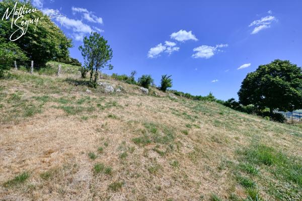 Ferme P7 en campagne à finir de rénover sur un ensemble de 2200 m² de parcelles vendre à THURINS (69)