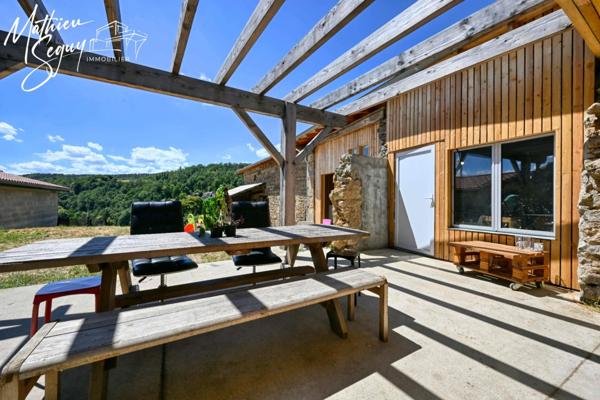 Ferme P7 en campagne à finir de rénover sur un ensemble de 2200 m² de parcelles vendre à THURINS (69)