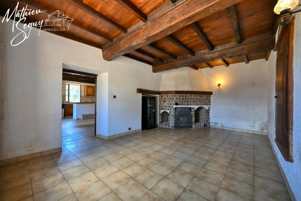 Ferme P7 en campagne à finir de rénover sur un ensemble de 2200 m² de parcelles vendre à THURINS (69)