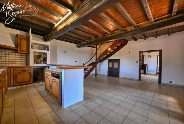 Ferme P7 en campagne à finir de rénover sur un ensemble de 2200 m² de parcelles vendre à THURINS (69)