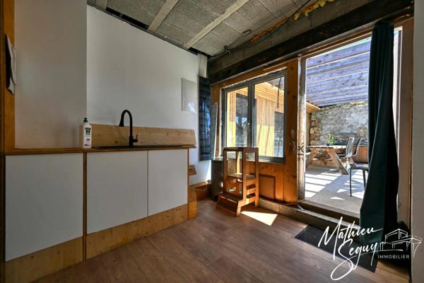 Ferme P7 en campagne à finir de rénover sur un ensemble de 2200 m² de parcelles vendre à THURINS (69)