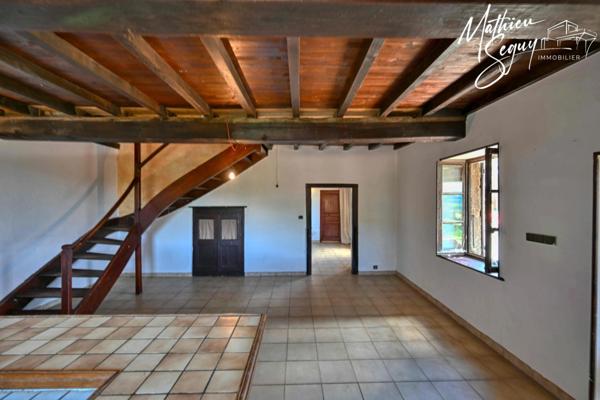 Ferme P7 en campagne à finir de rénover sur un ensemble de 2200 m² de parcelles vendre à THURINS (69)