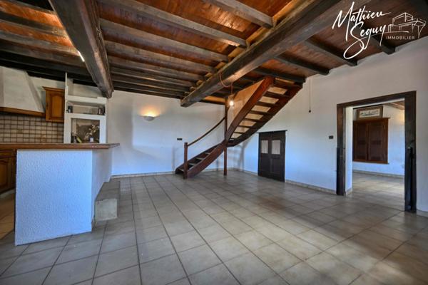 Ferme P7 en campagne à finir de rénover sur un ensemble de 2200 m² de parcelles vendre à THURINS (69)