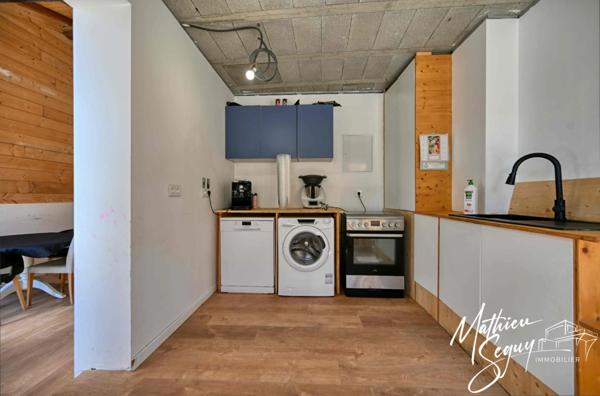 Ferme P7 en campagne à finir de rénover sur un ensemble de 2200 m² de parcelles vendre à THURINS (69)