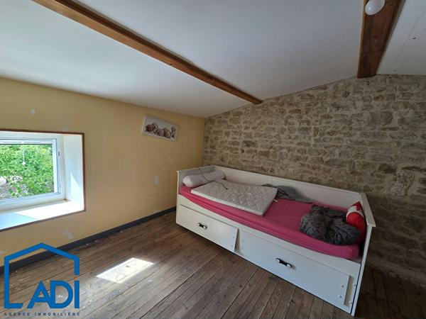 Entre Saint-Maixent-l'École et La Crèche ! Le charme de l'ancien dans un environnement paisible, Azay le brule 79400