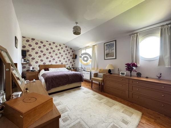 Maison familiale 120 m² avec piscine, suite parentale, grange et grand terrain