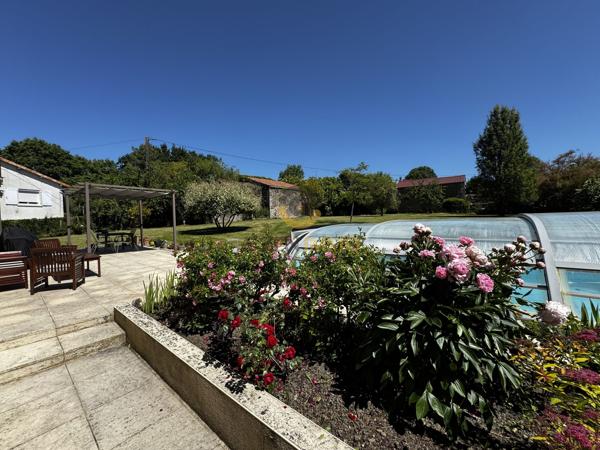 Maison familiale 120 m² avec piscine, suite parentale, grange et grand terrain