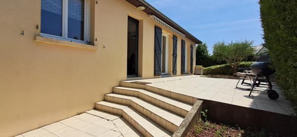 Maison Parné Sur Roc 5 pièce(s) 92.12 m2 - plain-pied - 946m² de jardin