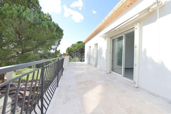 EGUILLES : sur le bas du village, maison rénovée en partie en R+1 de 131 m² sur un terrain de  636 m²