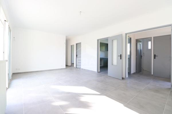 EGUILLES : sur le bas du village, maison rénovée en partie en R+1 de 131 m² sur un terrain de  636 m²