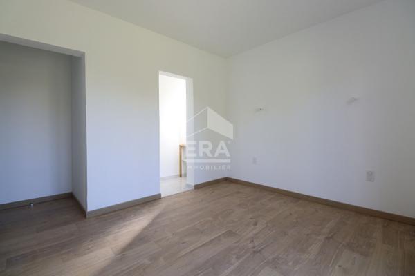 EGUILLES : sur le bas du village, maison rénovée en partie en R+1 de 131 m² sur un terrain de  636 m²