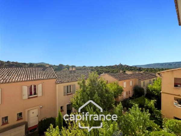 Lumière, calme, authenticité… Un art de vivre signé Pont Royal. appatement de 57m2 avec vue sur les collines, large terrasse,2 vraies chambres, piscine, place de parking, garage à vélos