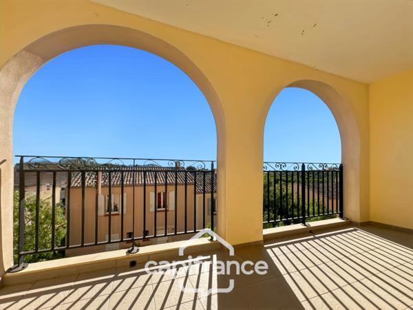 Lumière, calme, authenticité… Un art de vivre signé Pont Royal. appatement de 57m2 avec vue sur les collines, large terrasse,2 vraies chambres, piscine, place de parking, garage à vélos