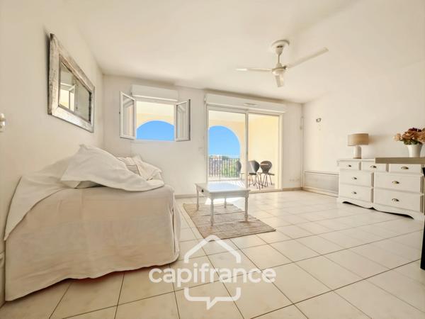 Lumière, calme, authenticité… Un art de vivre signé Pont Royal. appatement de 57m2 avec vue sur les collines, large terrasse,2 vraies chambres, piscine, place de parking, garage à vélos