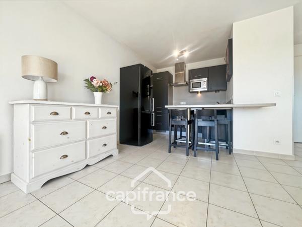 Lumière, calme, authenticité… Un art de vivre signé Pont Royal. appatement de 57m2 avec vue sur les collines, large terrasse,2 vraies chambres, piscine, place de parking, garage à vélos