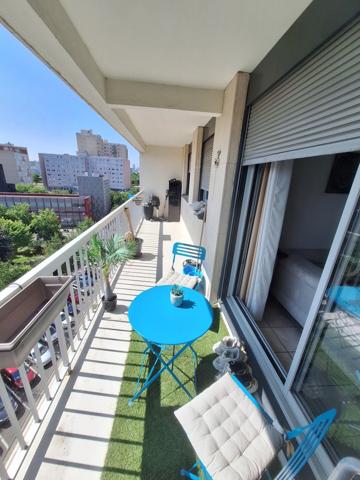 vue exceptionelle appartement type T2 de 42 m² avec TERRASSE et cave