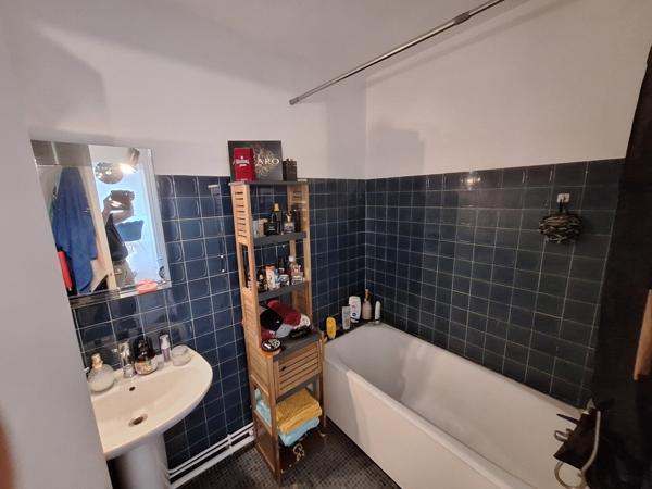 vue exceptionelle appartement type T2 de 42 m² avec TERRASSE et cave