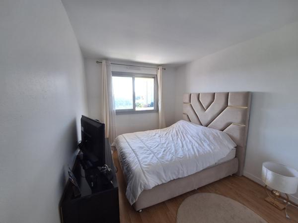 vue exceptionelle appartement type T2 de 42 m² avec TERRASSE et cave