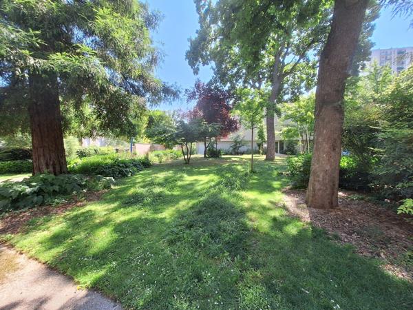 vue exceptionelle appartement type T2 de 42 m² avec TERRASSE et cave