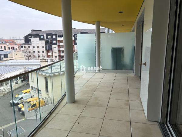 Location Appartement 5 pièces 103.6 m² - Suresnes 92150