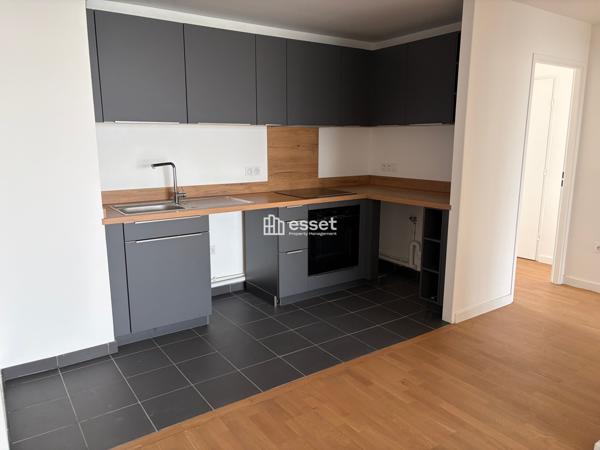 Location Appartement 5 pièces 103.6 m² - Suresnes 92150