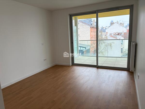 Location Appartement 5 pièces 103.6 m² - Suresnes 92150