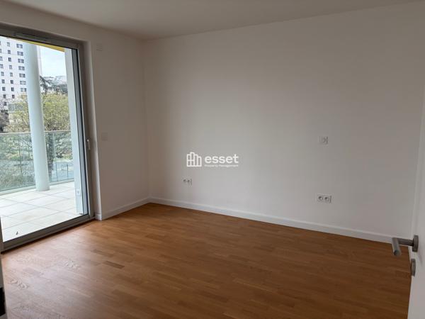 Location Appartement 5 pièces 103.6 m² - Suresnes 92150