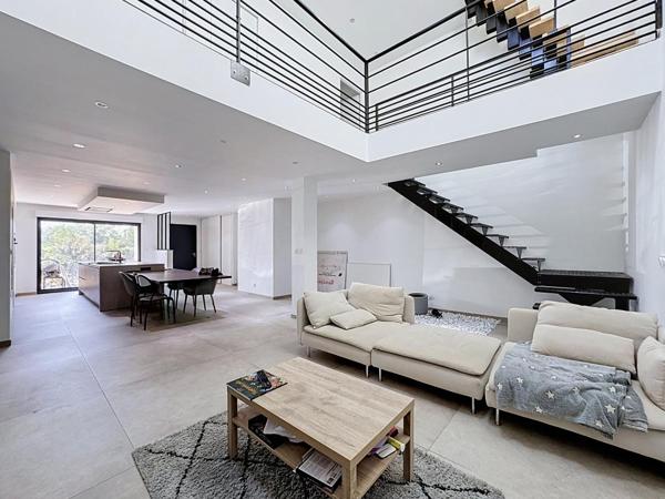 MAISON T5 – 188 m² – CLIMATISÉE – TERRASSE – 2 PARKINGS PRIVATIFS – 69320 FEYZIN