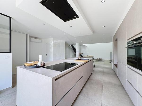 MAISON T5 – 188 m² – CLIMATISÉE – TERRASSE – 2 PARKINGS PRIVATIFS – 69320 FEYZIN
