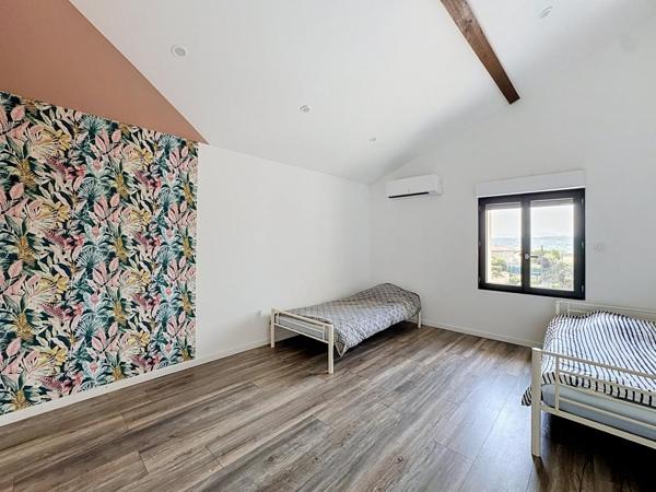 MAISON T5 – 188 m² – CLIMATISÉE – TERRASSE – 2 PARKINGS PRIVATIFS – 69320 FEYZIN