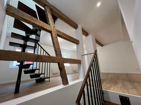 Maison TRIPLEX - COMME NEUF