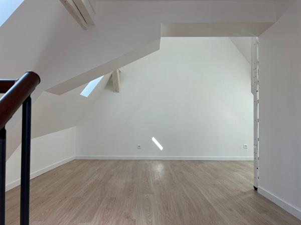 Maison TRIPLEX - COMME NEUF