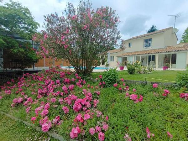 Coutras (33230) – Propriété rare avec parc, piscine et prestations haut de gamme