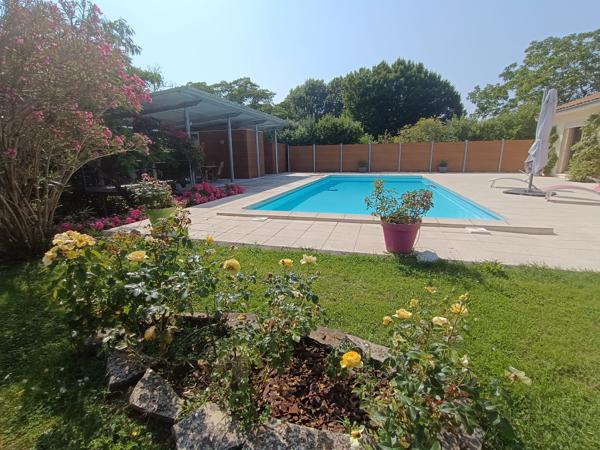 Propriétéavec parc, piscine et prestations haut de gamme