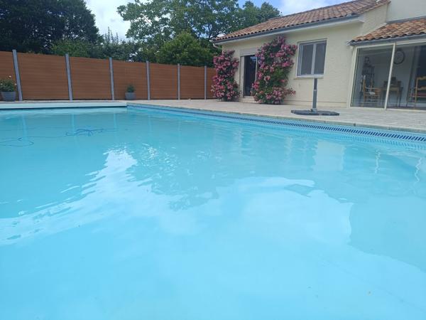 Propriétéavec parc, piscine et prestations haut de gamme