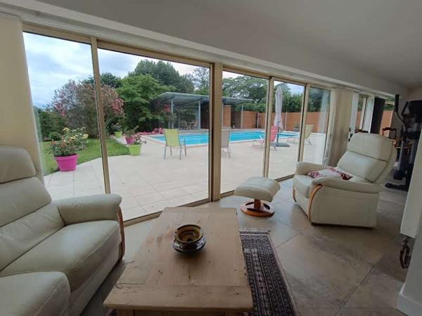 Coutras (33230) – Propriété rare avec parc, piscine et prestations haut de gamme