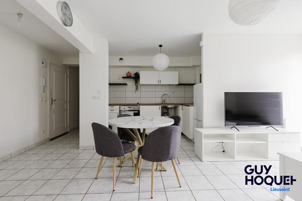 Appartement Lieusaint appartement 2 pièce(s) 40 m2 avec Box, Place de parking et jardin !