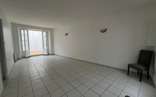 Maison à vendre    2 pièces •  La Flotte