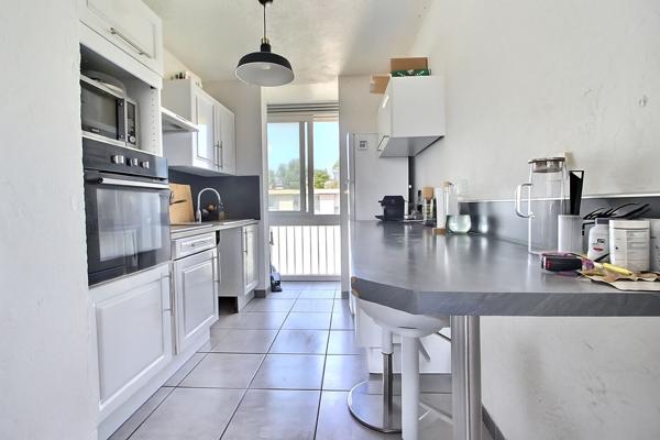 Marignane - À vendre : Appartement T3/4 à Marignane avec une cave et une place de stationnement