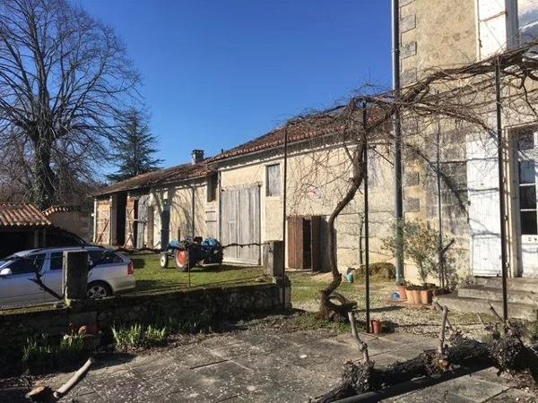 Superbe propriété de campagne au calme, 142 m², 12944 m² de terrain, 4 grandes dépendances