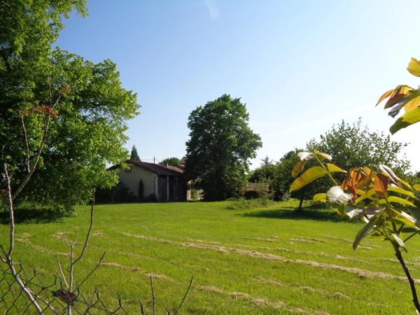 Superbe propriété de campagne au calme, 142 m², 12944 m² de terrain, 4 grandes dépendances